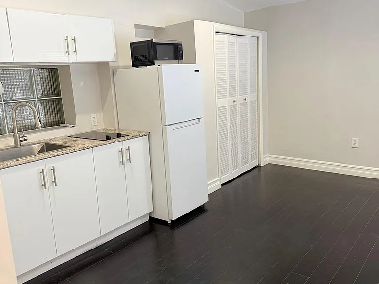 1365 W 5th Ct — Photo 8