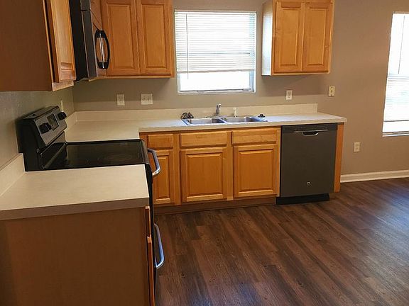 4th image of 63 Robinson Dr