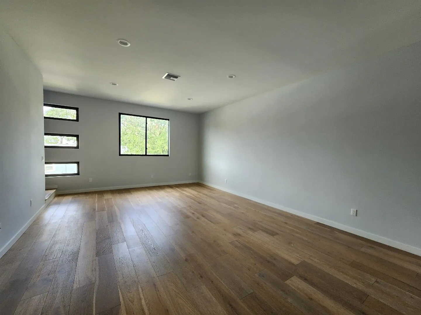 Beautiful 3-Bed, 3.5-Bath Townhome In Tampa (Move-In Special, 50% Off 2nd Month) — Photo 3