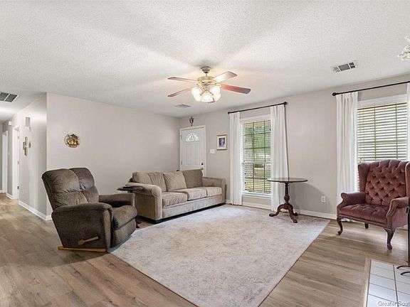 5th image of 923 Beau Ave