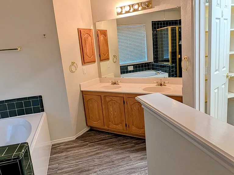 10610 Nashville Dr — Photo 13