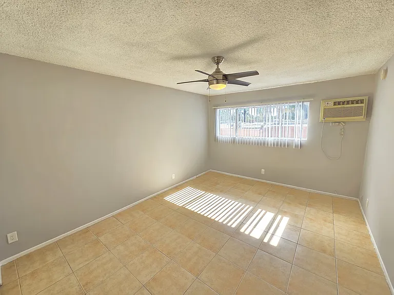 13955 Oxnard St — Photo 19