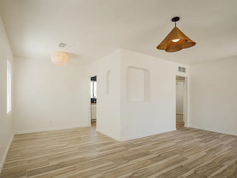 1641 E Coronado Rd — Photo 8
