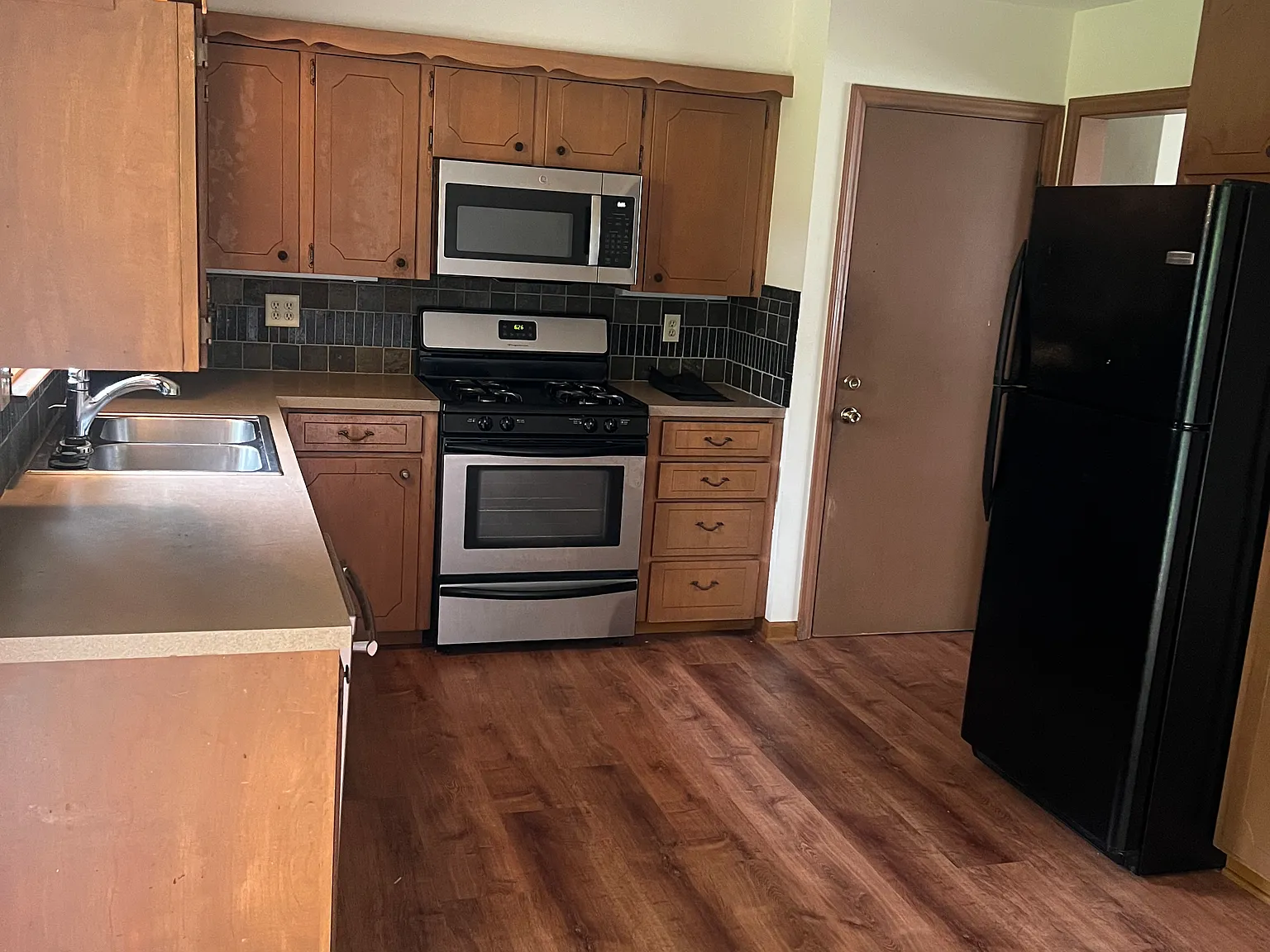 3 bed, 1500 sqft, $2,200 — Photo 3