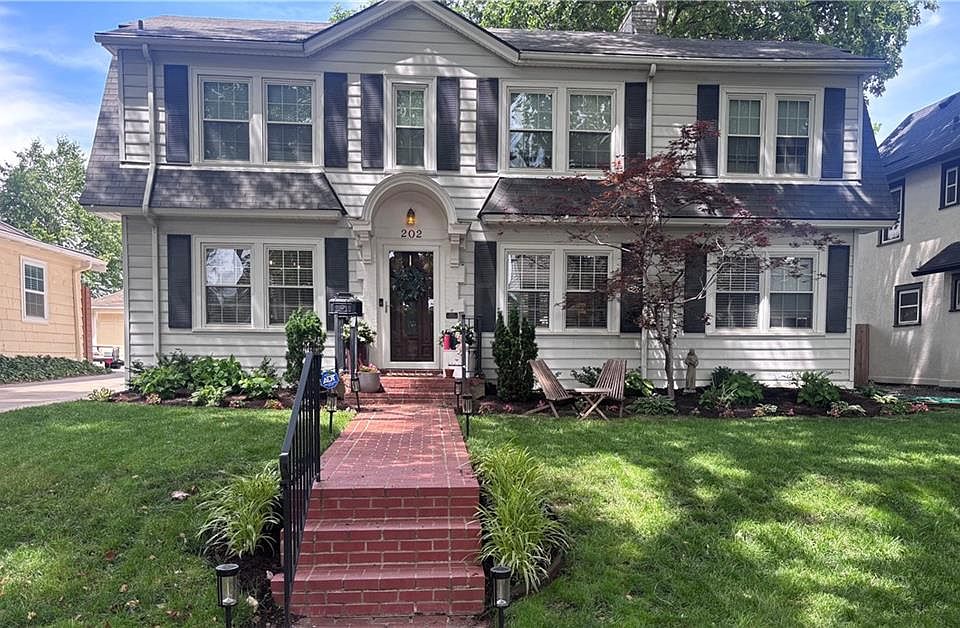 1st image of 202 W Dartmouth Rd