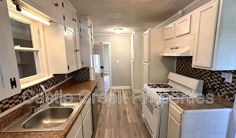 714 W Hurd St — Photo 5
