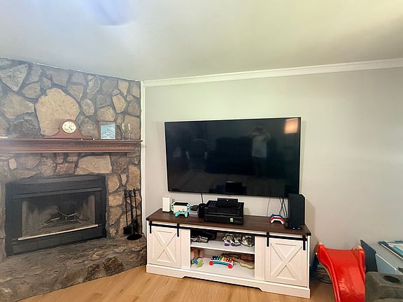 4th image of 88 Hollyberry Ct