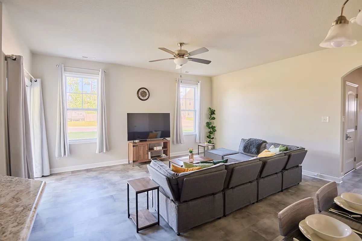3 bed, 2.5 bath, 1558 sqft, $2,500 — Photo 4