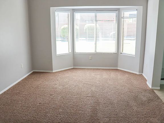 3rd image of 739 W Calle Coroza