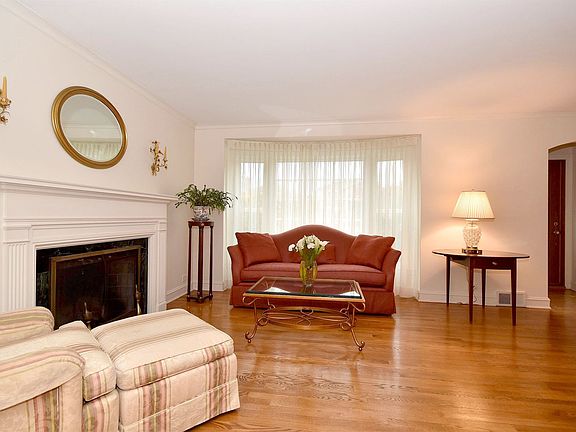 3rd image of 1634 N 76th Ct