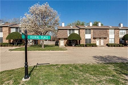 5th image of 1009 Vedral Pl