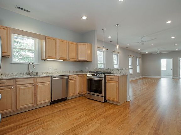 2nd image of 1948 N Leavitt St #2