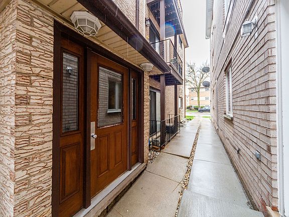 3rd image of 6831 N Northwest Hwy APT 1S