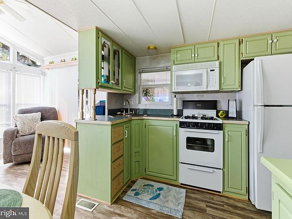 4th image of 709 Us Highway 9 Unit 170