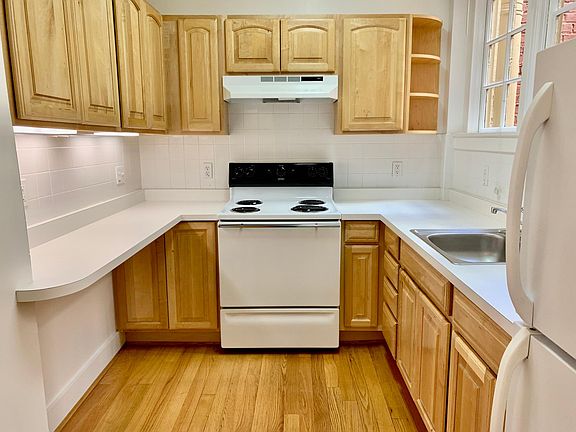 5th image of 643 Mason St APT 1
