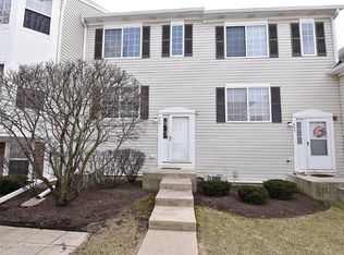 605 E Victoria Cir, North Aurora, IL 60542