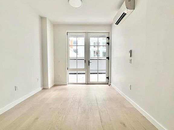 5th image of 3119 37th Ave #5D