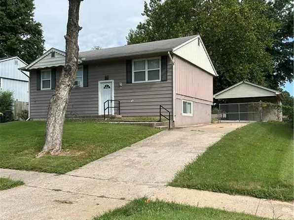 408 Fairlane St, Lansing, KS 66043