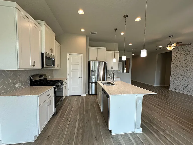 441 Saturnia Dr — Photo 8