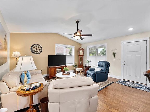5th image of 1715 E Clairemont Avenue