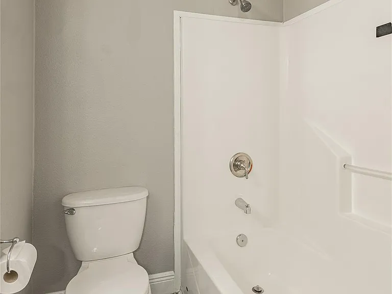 164 Varsity Dr — Photo 32
