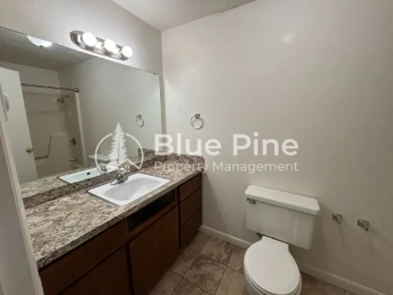 337 E 15th St #3 — Photo 10