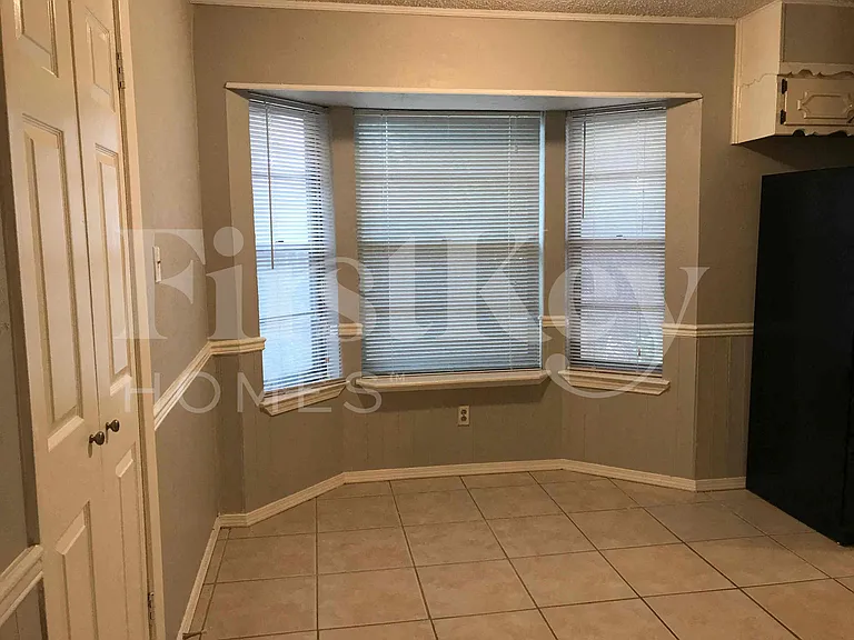 2710 Peachtree Ln — Photo 21