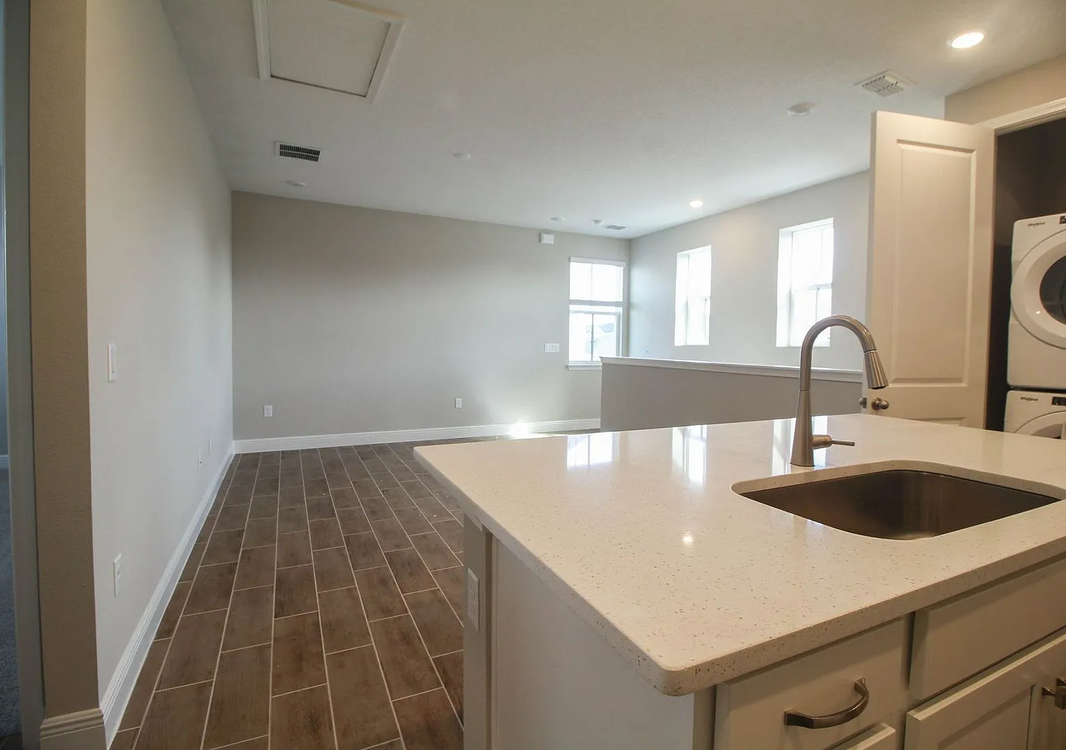 10159 Hasselmann Aly, Orlando, Fl 32827 - 1bd 1ba - Available October 1st. — Photo 4