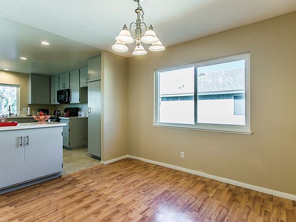 5th image of 874 Windwood Dr