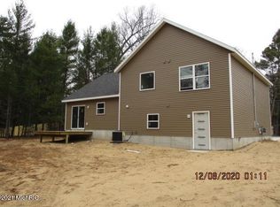 523 Lakewood Rd, Twin Lake, MI 49457