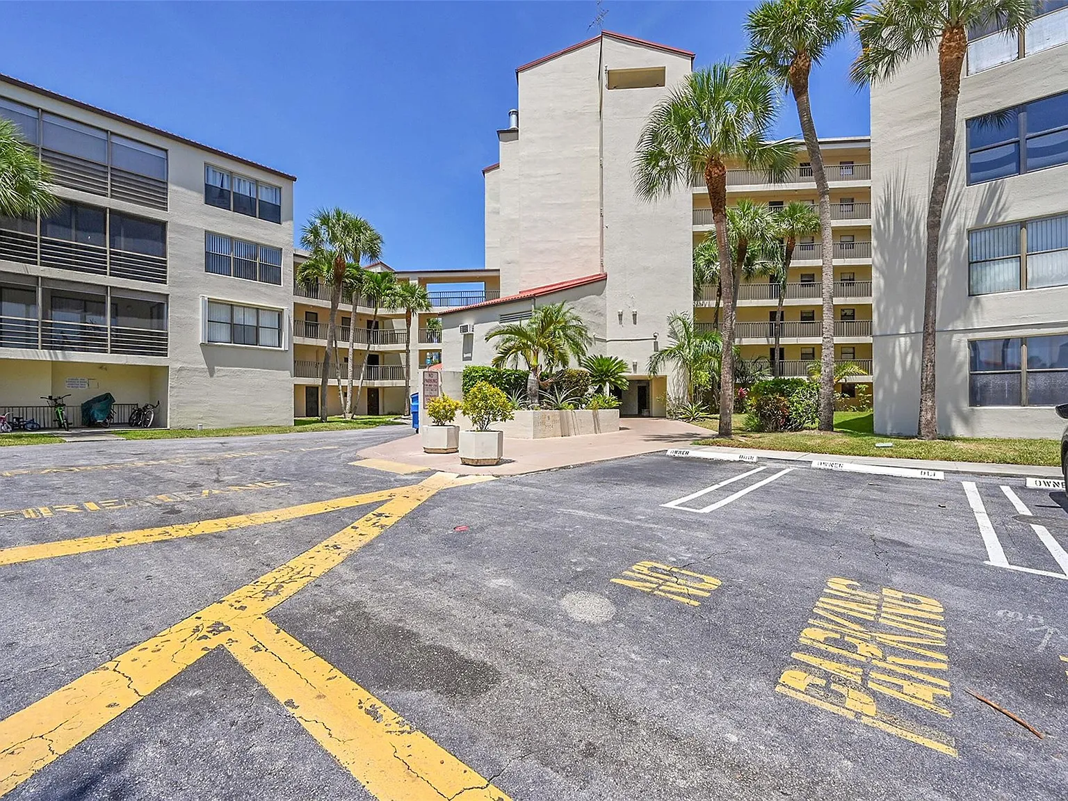 1 bed, 1.5 bath, 810 sqft, $1,850 — Photo 2