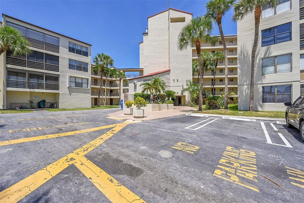 2304 S Cypress Bend Dr APT 512, photo 2
