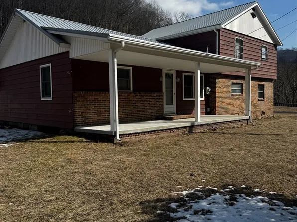 1134 Route 80, Verner, WV 25650