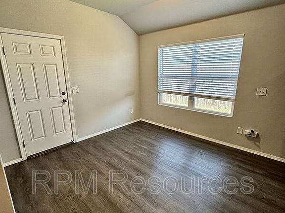 5th image of 1913 Mason Ln