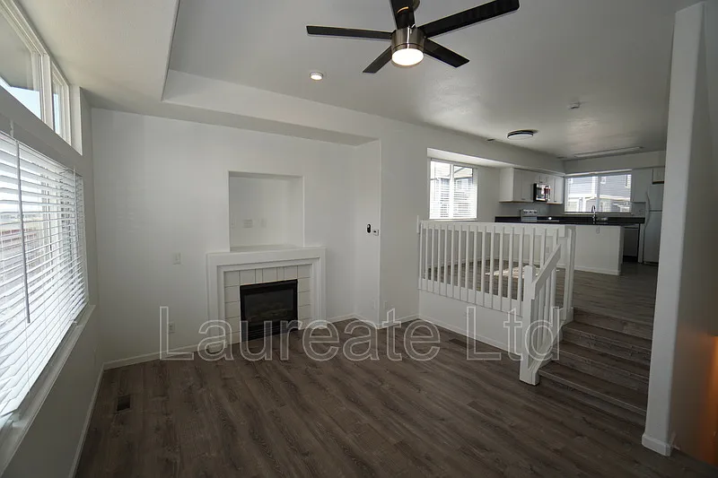 2 bed, 2.5 bath, 1200 sqft, $2,395 — Photo 2