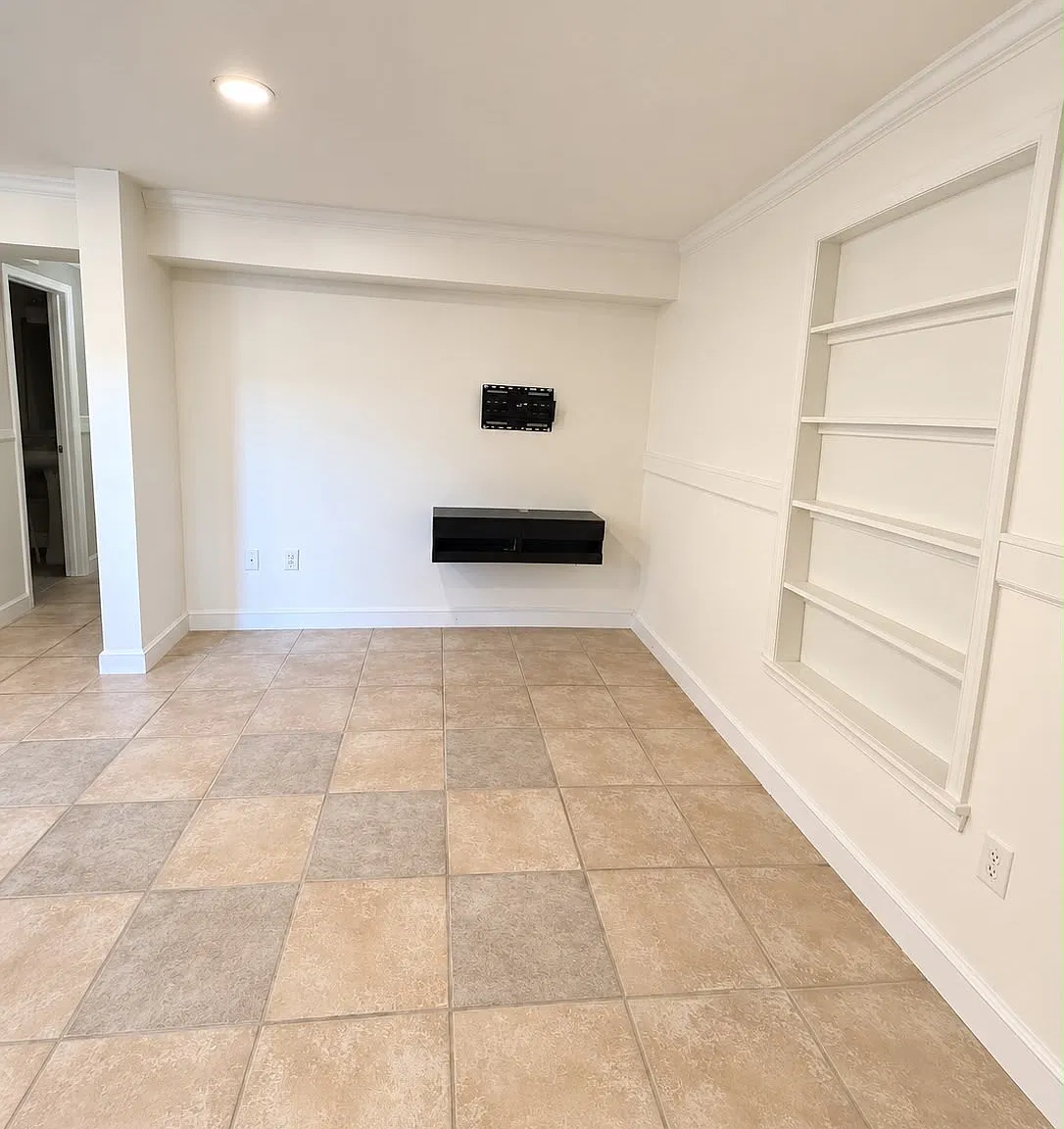 2 bed, 800 sqft, $2,000 — Photo 3
