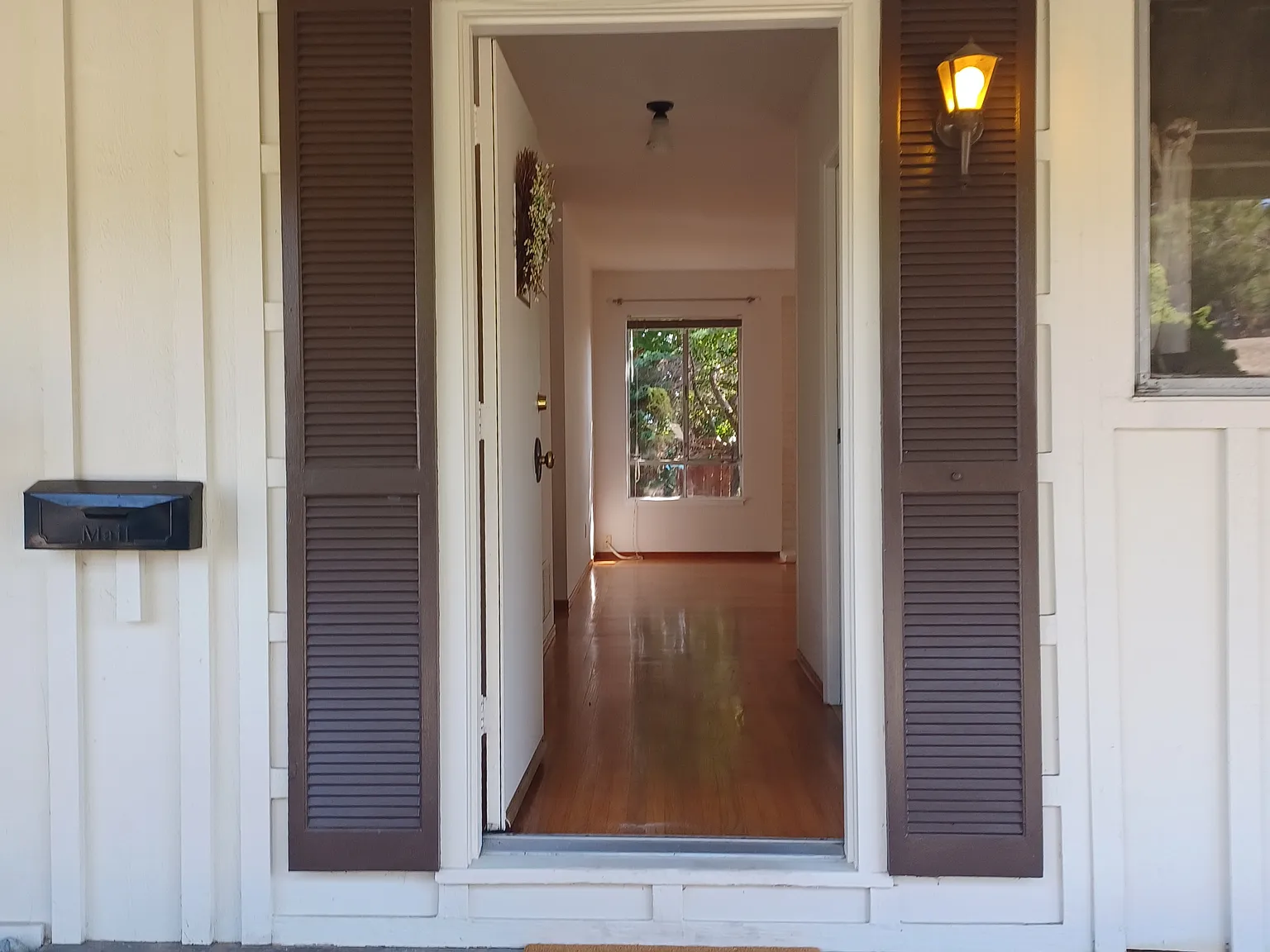 3 bed, 1300 sqft, $3,975 — Photo 4