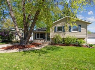 1202 Orchard Dr, Cedar Falls, IA 50613