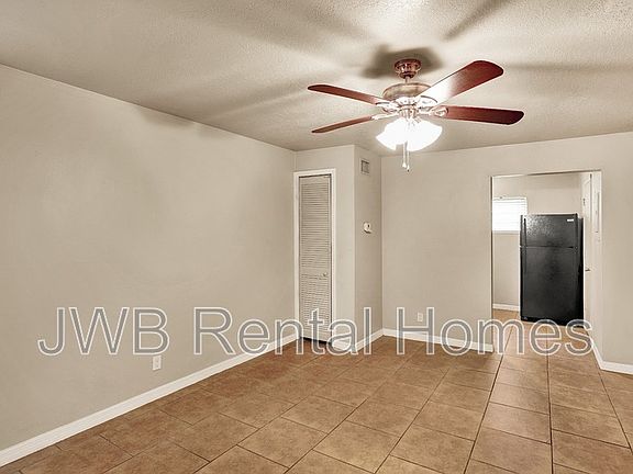 3rd image of 2775 Herschel St APT 4