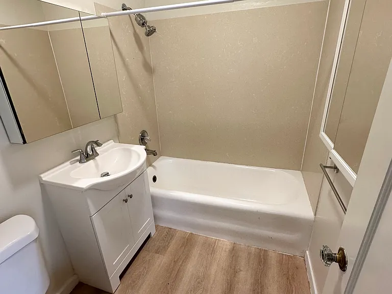 950 Bay St #7 — Photo 4