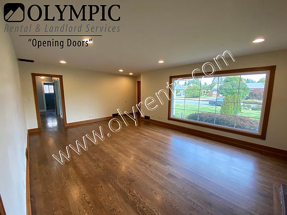 003 Living Room (1)_10042021