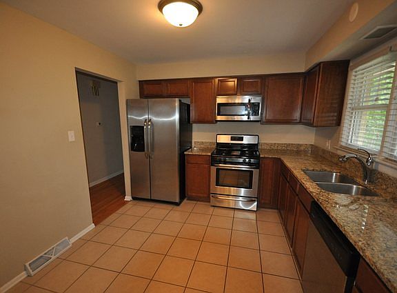 5th image of 8538 Walnut Ave