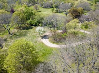 42 Valley Dr, Barrington, IL 60010