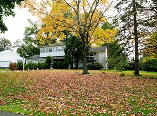 2 Splitrock Rd, Livingston, NJ 07039