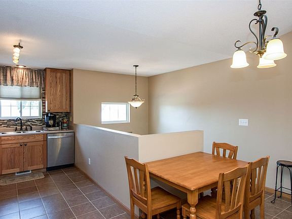 5th image of 622 Molly Dr