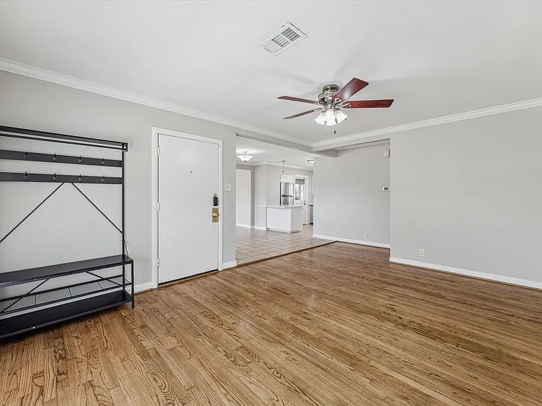 4118 Gardendale Dr — Photo 3