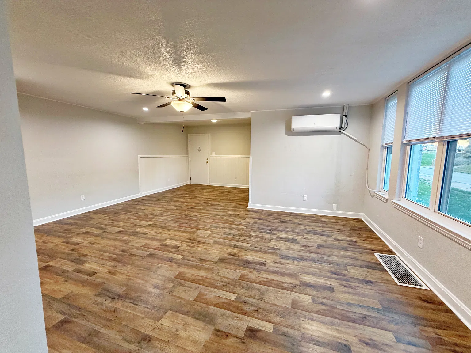 405 Linden Cir — Photo 3