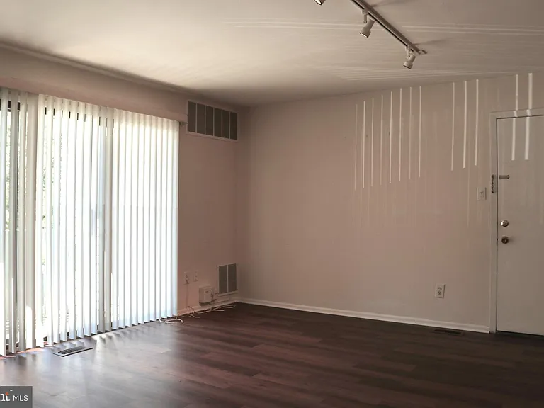 1301 Woodhollow Dr — Photo 10