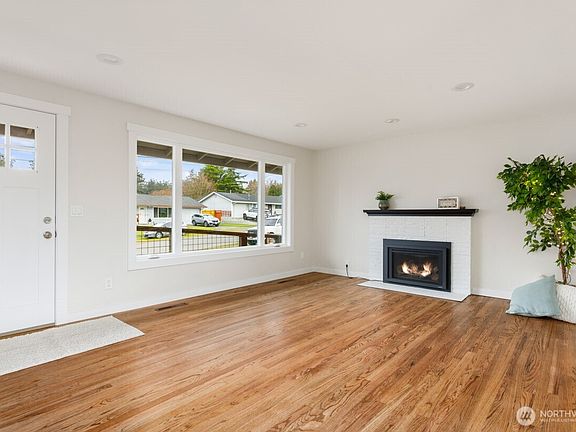 4th image of 1543 NE 3rd Avenue