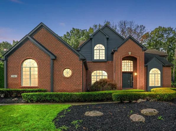 2342 Ivy Hill Dr, Commerce Township, MI 48382